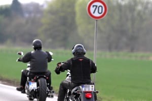 Entspricht am Motorrad die Beleuchtung nicht den Vorschriften, droht ein Bußgeld.