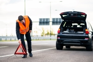 Auch durch die Vorgaben der Berufsgenossenschaft besteht eine Warnwestenpflicht für LKW-Fahrer.