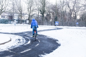 Für welche Fahrzeuge gilt eine Winterreifenpflicht und welcher Zeitraum ist dafür vorgesehen?