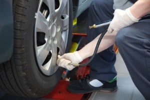 Neben der Profiltiefe ist beim LKW auch der Reifendruck wichtig.