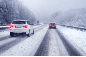 Die M+S Kennzeichnung auf dem Allwetterreifen steht für Matsch und Schnee.