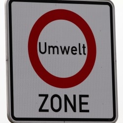 In die Umweltzone darf die gelbe Plakette meist nicht mehr.