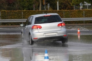 Ein Fahrtraining ohne Führerschein kann nur auf einem Verkehrsübungsplatz absolviert werden.