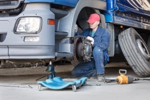 Neben den Behörden kann auch beim TÜV oder der DEKRA eine Werkstattkarte beantragt werden