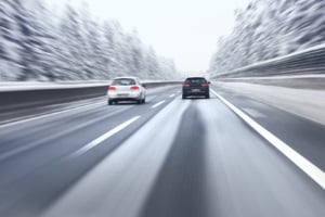 Mit Sommerreifen im Winter zu fahren, kann  gefährlich werden.