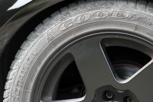 Was bedeuten die Buchstaben bei Reifen?