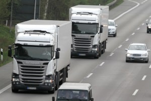 Mindestens 50 Meter Abstand für Lkw: Die Abstandskontrolle bringt Verstöße ans Licht.