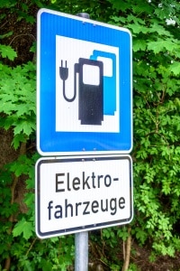 Kostenlos parken: Ein Elektroauto kann dazu berechtigt sein.