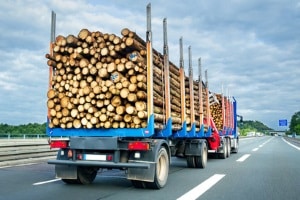 Bekannt als Lkw-Führerschein befähigt die CE-Klasse zum Führen von Kfz über 3,5 Tonnen.