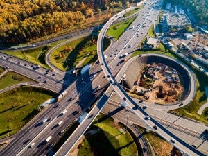 Auch die Geschwindigkeit bestimmt den Verbrauch einer Klimaanlage im Auto.