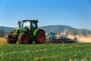 Für bestimmte Fahrzeugarten können Ausnahmen vom Fahrverbot gemacht werden. Z. B. Kfz der Landwirtschaft.