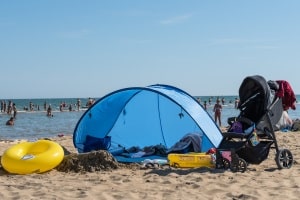 Nordsee oder Ostsee: Camping am Strand ist üblicherweise nicht zulässig - Strandmuscheln sind es meist schon.