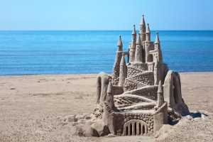 Darf ich an jedem Strand eine Sandburg bauen? In manchen Regionen gelten gewisse Einschränkungen.