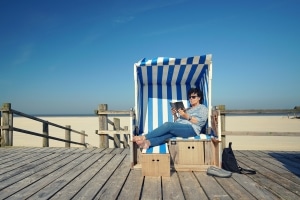 In der Nähe von Strandkörben besteht meist ein Strandmuschel-Verbot.