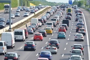 Warnblinker: Bei einem Stau sind diese am Stauende immer einzuschalten.