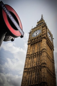 Wie lange ein Fahrverbot in England dauert, legt ein Gericht fest.