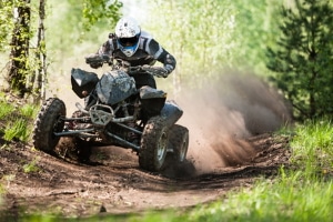 ATV/Quad: Fahren im Wald ist mit motorisierten Fahrzeugen oftmals verboten.