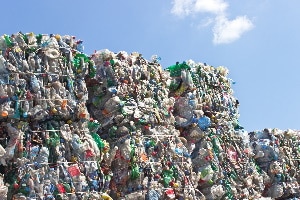 Gewerbeabfall: Per Container kommt dieser zum Recycling oder zur Verbrennung.
