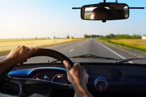 Beim Buchen von einem Mietwagen sollten Fahrer einige wichtige Punkte beachten.