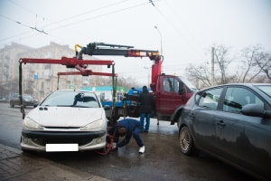 Einfahrt zugeparkt: Wann man Falschparker abschleppen lassen darf