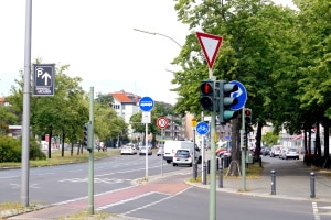 Bußgeld: Das Halten auf dem Fahrradweg wird geahndet.