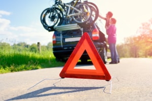 In § 15 StVO sind Regelungen zum Verhalten beim Liegenbleiben mit Fahrzeugen bestimmt.