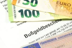 § 11 StVO: Ein Bußgeld droht bei der Missachtung der Regelungen.