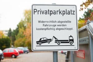 Haben Sie auf einem Privatparkplatz die Parkscheibe nicht eingelegt, kann das ebenfalls Folgen haben.