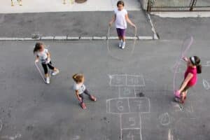 In einer Spielstraße parken: Auch Anwohner haben meist keine Sonderrechte.