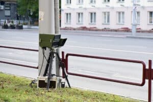 Ob stationär oder mobil. der PoliScan FM1 erfasst Geschwindigkeits- und Rotlichtverstöße per Laser.