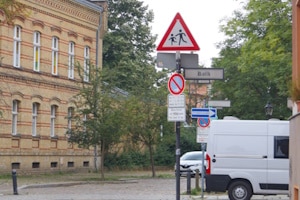 "Achtung, Kinder": Bei diesem Gefahrenzeichen gelten bestimmte Regeln.