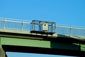 Auch auf der A1 erfassen Blitzer Geschwindigkeitsübertretungen.